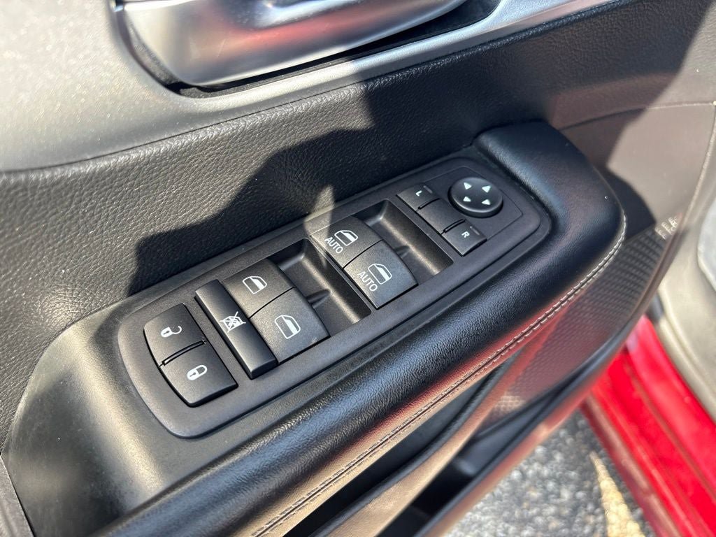 Used 2021 Chrysler Pacifica Touring w/ S Appearance Package FWD image 16