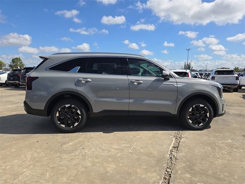 New 2026 Kia Sorento S image 9