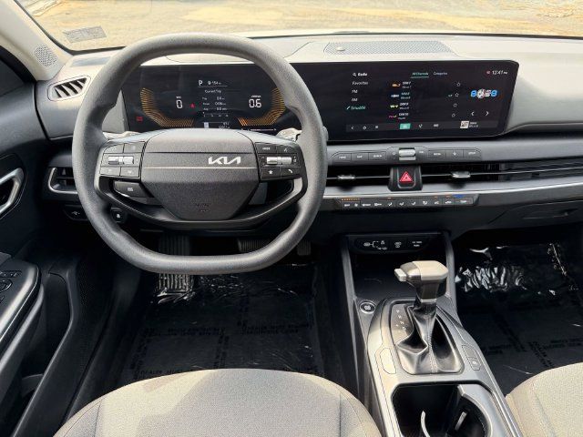 Used 2025 Kia K4 FWD image 3