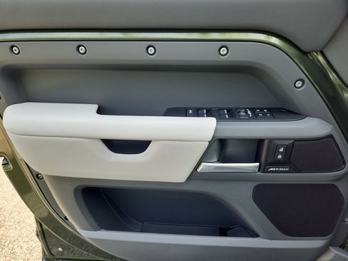 Used 2026 Land Rover Defender 110 S image 22