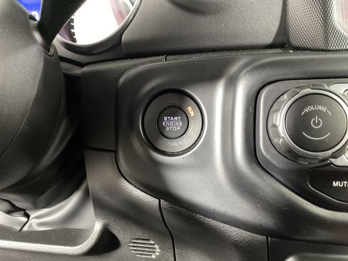 Used 2022 Jeep Wrangler Unlimited Sahara w/ LED Lighting Group AWD/4WD image 27