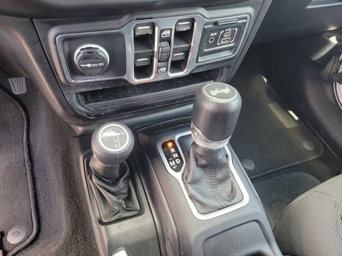 Used 2021 Jeep Wrangler Unlimited Sport image 25