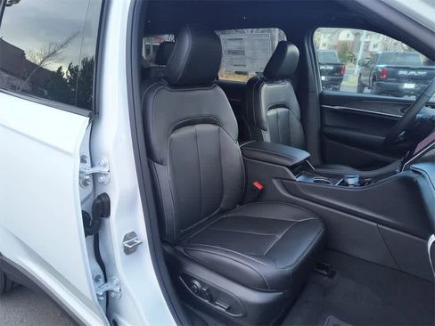 New 2025 Jeep Grand Cherokee L Limited w/ Trailer Tow Package image 26