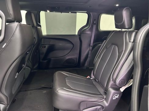 New 2026 Chrysler Pacifica Select image 19