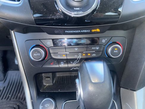 Used 2017 Ford Focus Titanium w/ Titanium Technology Package image 21