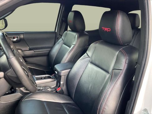 Used 2022 Toyota Tacoma TRD Off-Road image 7