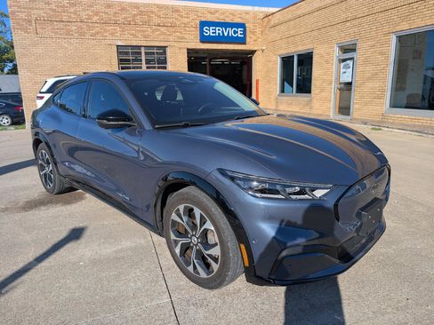 Used 2021 Ford Mustang Mach-E Premium image 4