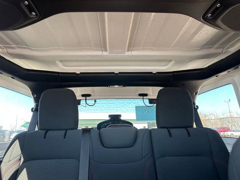 Used 2022 Jeep Wrangler Unlimited Rubicon w/ Cold Weather Group image 34