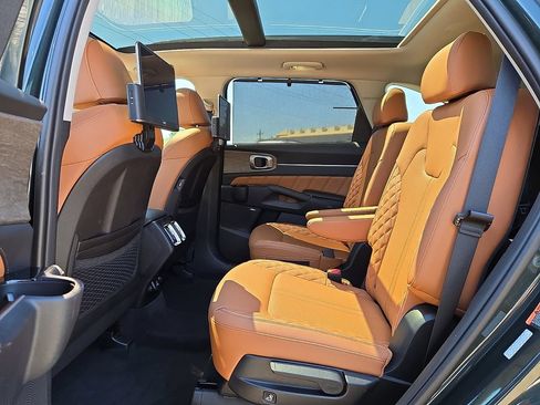 Certified 2023 Kia Sorento SX Prestige AWD/4WD image 10