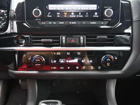 Used 2025 Nissan Pathfinder SV FWD image 24