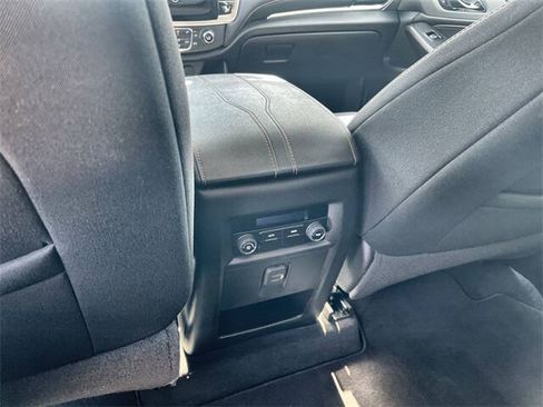 Used 2021 Chevrolet Traverse LS FWD image 19