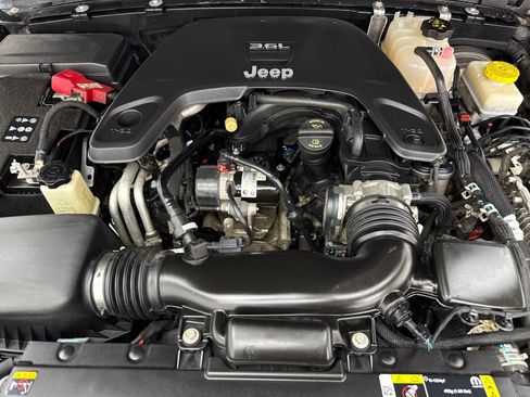 Used 2021 Jeep Wrangler Unlimited Sahara AWD/4WD image 54