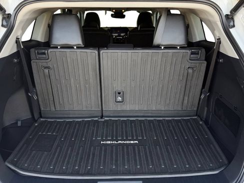 Used 2023 Toyota Highlander XLE FWD image 10