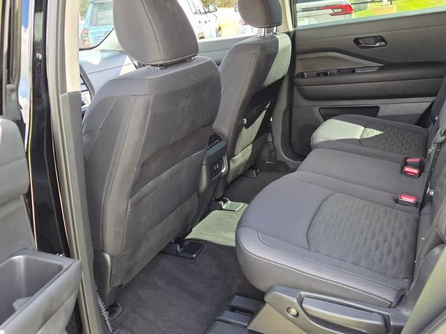 Used 2025 Nissan Pathfinder SV FWD image 7