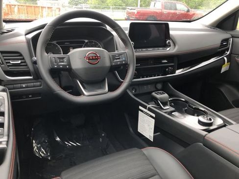 Certified 2025 Nissan Rogue SV image 19