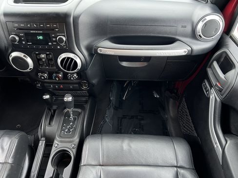 Used 2012 Jeep Wrangler Unlimited Sahara w/ Connectivity Group image 31