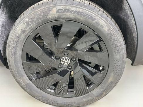 New 2026 Volkswagen Atlas Cross Sport SE FWD image 33