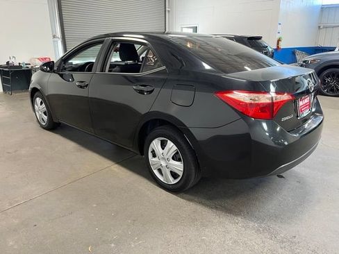 Used 2018 Toyota Corolla LE FWD image 5