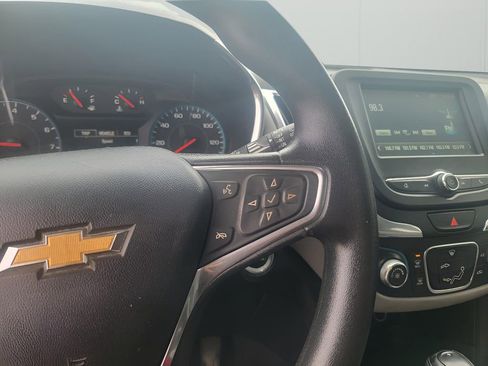 Used 2018 Chevrolet Equinox LS image 16