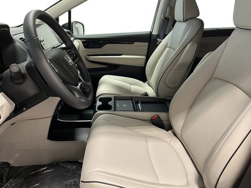 New 2026 Honda Odyssey Touring image 16