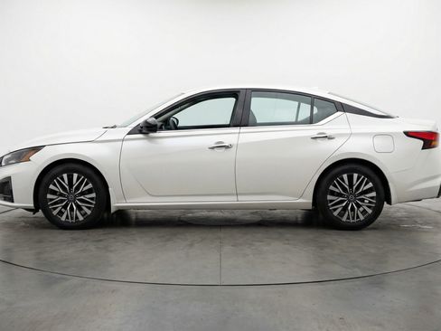 Used 2025 Nissan Altima 2.5 SV FWD image 5
