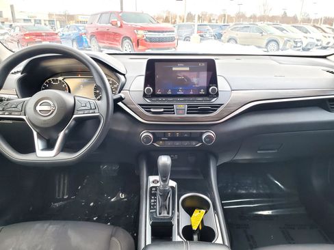 Used 2024 Nissan Altima 2.5 SV image 8