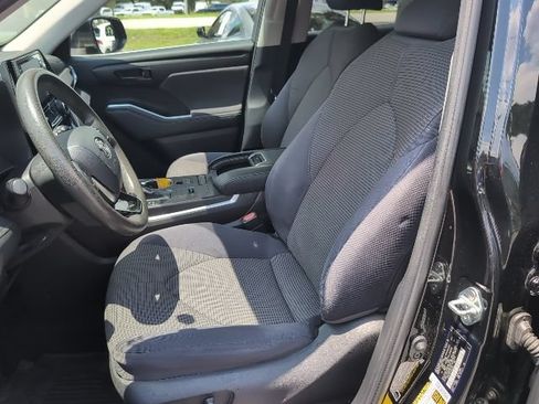 Used 2020 Toyota Highlander L FWD image 9