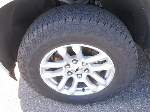 Used 2023 Chevrolet Silverado 1500 RST AWD/4WD image 16