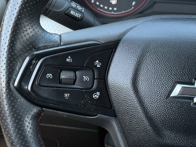 Used 2025 Chevrolet Trax RS w/ Sunroof Package FWD image 17