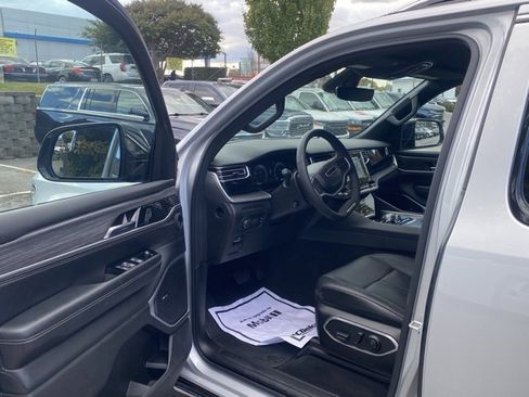 Used 2023 Jeep Wagoneer Series III w/ Preferred Equipment Group image 15