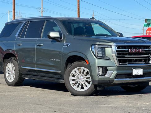 Used 2023 GMC Yukon SLT image 2