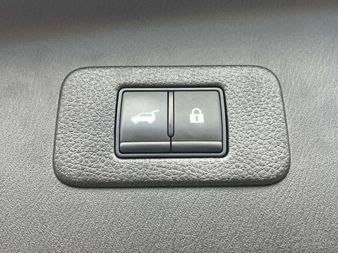 Used 2024 Nissan Armada Platinum w/ Captain's Chairs Package RWD image 7
