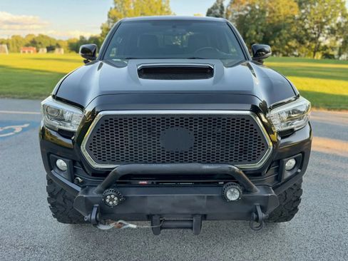 Used 2017 Toyota Tacoma TRD Off-Road w/ Tow Package (A/T) AWD/4WD image 43