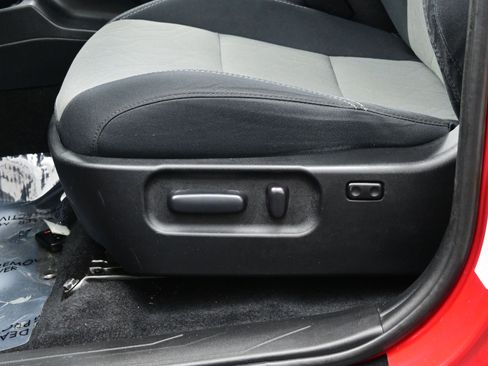 Used 2020 Toyota Tacoma TRD Sport AWD/4WD image 11