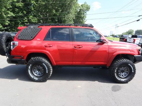 Used 2016 Toyota 4Runner SR5 AWD/4WD image 4