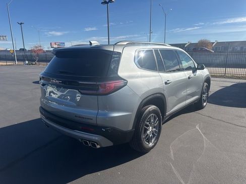 Used 2025 GMC Acadia Elevation image 3