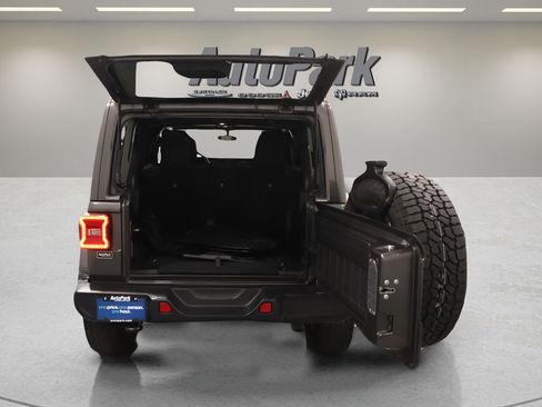 Certified 2018 Jeep Wrangler Unlimited Sahara AWD/4WD image 15