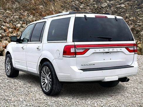 Used 2017 Lincoln Navigator Reserve image 10