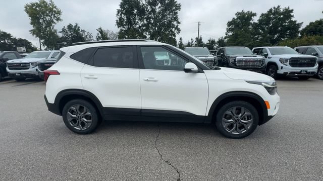 Used 2024 Kia Seltos S AWD/4WD image 2