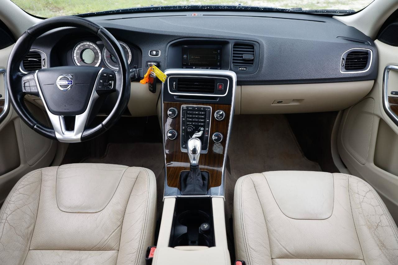 Used 2013 Volvo S60 T5 FWD image 2