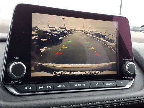 Used 2023 Nissan Rogue S image 13