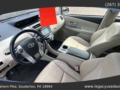 Used 2017 Toyota Prius V Four FWD image 33