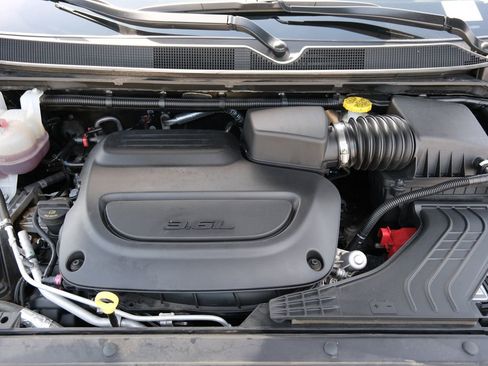 Used 2024 Chrysler Pacifica Touring-L FWD image 32