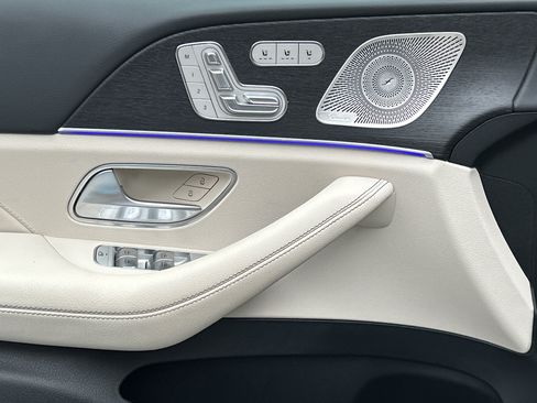 Certified 2025 Mercedes-Benz GLS 450 4MATIC image 19