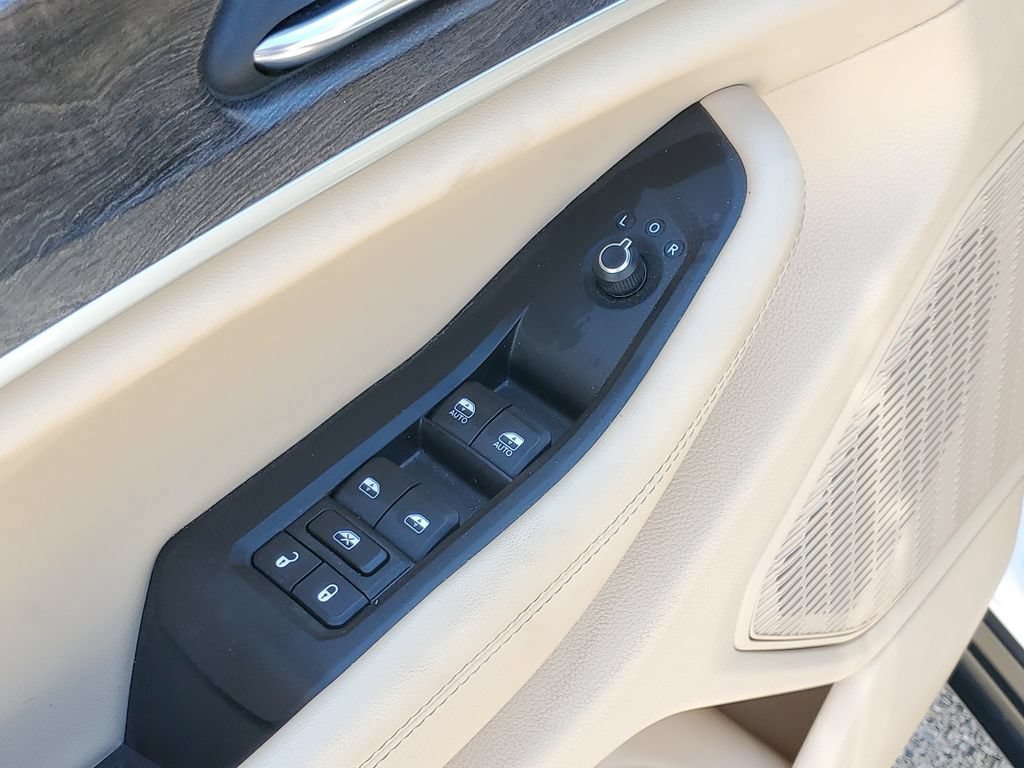 Used 2024 Jeep Grand Cherokee L Limited AWD/4WD image 18