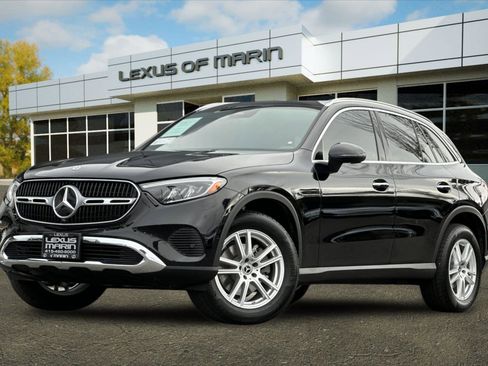 Used 2025 Mercedes-Benz GLC 300 4MATIC image 1