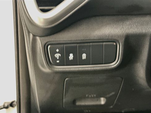 Used 2025 Kia Soul LX w/ LX Technology Package FWD image 17