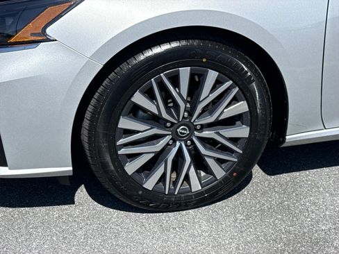 Used 2024 Nissan Altima 2.5 SV image 7