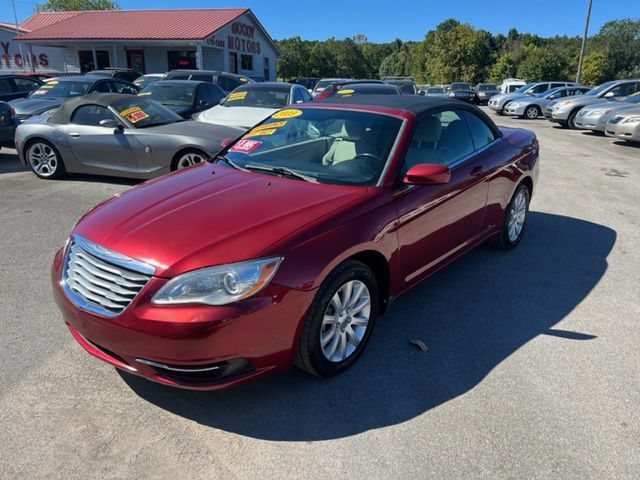 Used 2013 Chrysler 200 Touring FWD image 1