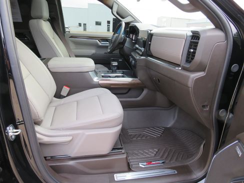 Used 2024 Chevrolet Silverado 1500 LT Trail Boss w/ LT Trail Boss Premium Package image 16